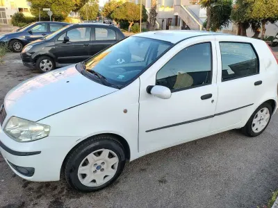 Usata Fiat Punto Dynamic 60 CV (44 kW) 2004 Bianco Utilitaria