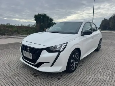 Usata Peugeot 208 Allure 102 CV (75 kW) 2022 Bianco Utilitaria