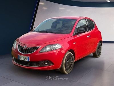 Usata Lancia Ypsilon Silver 69 CV (50 kW) 2022 Rosso Utilitaria