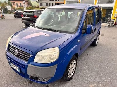 Begagnad Fiat Doblò Family 120 HK (88 kW) 2009 Blå Minibuss
