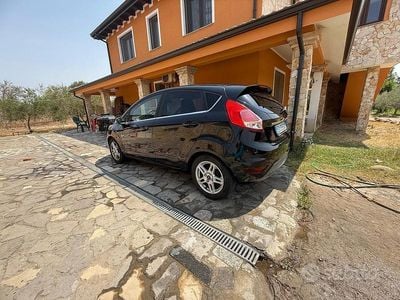 Usata Ford Fiesta 68 CV (50 kW) 2015 Nero Utilitaria