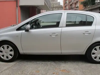 Używany Opel Corsa Enjoy 90 KM (66 kW) 2009 Hatchback