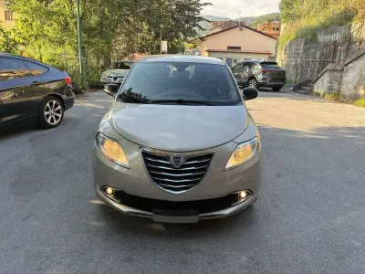 Usata Lancia Ypsilon Gold 69 CV (50 kW) 2014 Oro Utilitaria