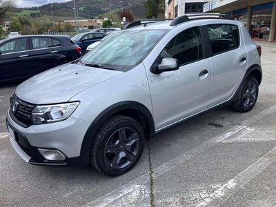 Usata Dacia Sandero 90 CV (66 kW) 2017 Griio metallizzato Berlina