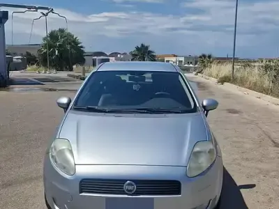Usata Fiat Grande Punto 95 CV (69 kW) 2007 Grigio Utilitaria