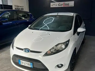 Usata Ford Fiesta 82 CV (60 kW) 2009 Bianco Berlina