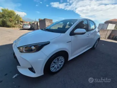 Usata Toyota Yaris Hybrid 92 CV (67 kW) 2021 Bianco Berlina
