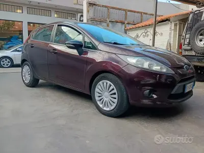 Usado Ford Fiesta Titanium 68 HP (50 kW) 2011 Castanho Sedan