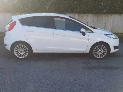 Usata Ford Fiesta 95 CV (69 kW) 2016 Bianco Utilitaria