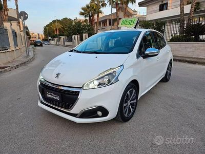 Usata Peugeot 208 Allure 100 CV (73 kW) 2016 Bianco Utilitaria