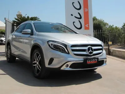 Usata Mercedes GLA200 136 CV (100 kW) 2015 Argento SUV