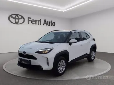 Usata Toyota Yaris Active 116 CV (85 kW) 2024 Bianco Utilitaria