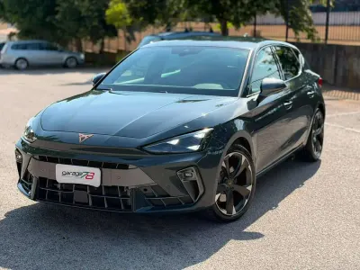 Usata Cupra Leon 204 CV (150 kW) 2025 Grigio pastello Berlina