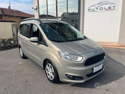 Usata Ford Tourneo Courier 75 CV (55 kW) 2015 Oro Monovolume