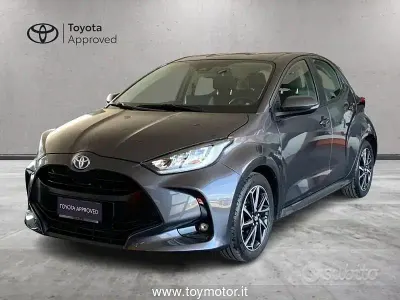 Usata Toyota Yaris Hybrid Trend 116 CV (85 kW) 2022 Grigio Berlina