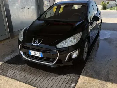 Usata Peugeot 308 109 CV (80 kW) 2011 Berlina