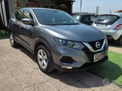 Usado Nissan Qashqai Acenta 116 CV (85 kW) 2020 Gris SUV