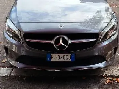 Usata Mercedes A200 Premium 136 CV (100 kW) 2017 Grigio Utilitaria