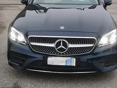 Usata Mercedes E220 Premium 194 CV (142 kW) 2019 Blu Coupé