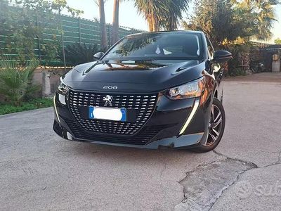 Usata Peugeot 208 Allure 102 CV (75 kW) 2023 Nero Utilitaria