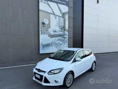Usata Ford Focus Titanium 125 CV (91 kW) 2011 Bianco Berlina