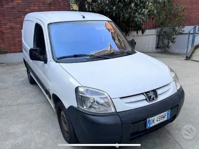 Käytetty Peugeot Partner 90 HP (66 kW) 2007 Valkoinen Tila-auto