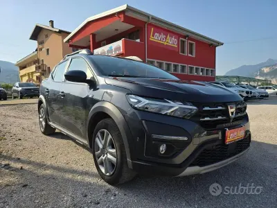 Usata Dacia Sandero Comfort 101 CV (74 kW) 2022 Grigio Berlina