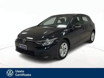 Usata VW Golf VIII Life 116 CV (85 kW) 2021 Nero / pastello Berlina