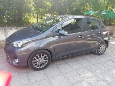 Usata Toyota Yaris 90 CV (66 kW) 2017 Grigio Utilitaria