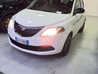 Usata Lancia Ypsilon Gold 69 CV (50 kW) 2023 Bianco Utilitaria