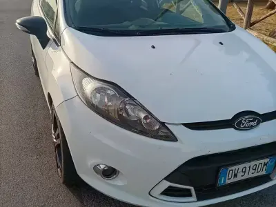 Usata Ford Fiesta 68 CV (50 kW) 2009 Bianco Berlina