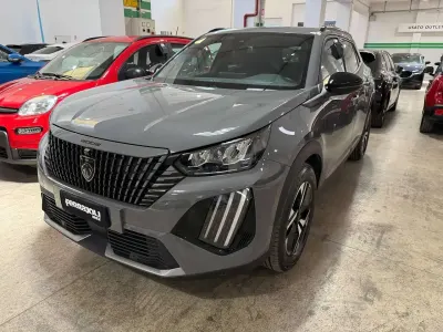 Usata Peugeot 2008 Allure 136 CV (100 kW) 2025 Grigio selenium SUV