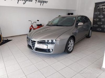 Usata Alfa Romeo 159 Distinctive 150 CV (110 kW) 2007 Marrone Station wagon