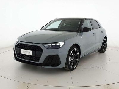 Nuova Audi A1 Sportback 116 CV (85 kW) 2025 Grigio freccia perla nero mito Utilitaria
