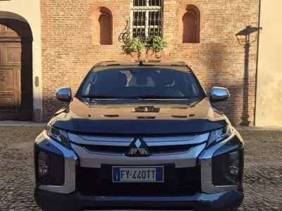 Usata Mitsubishi L200