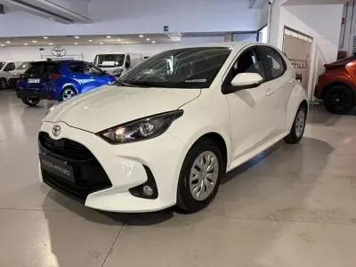 Usata Toyota Yaris Active 72 CV (52 kW) 2022 Super white Utilitaria