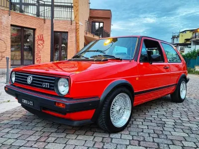 Begagnad VW Golf II GTI 111 HK (81 kW) 1984 Halvkombi
