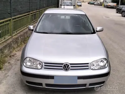 Usata VW Golf IV 101 CV (74 kW) 2002 Grigio Berlina