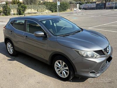 Usata Nissan Qashqai Acenta 115 CV (84 kW) 2015 Grigio SUV