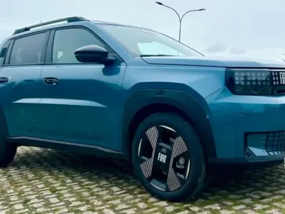 Nuova Fiat Grande Panda La Prima 100 CV (73 kW) 2026 Blu Utilitaria