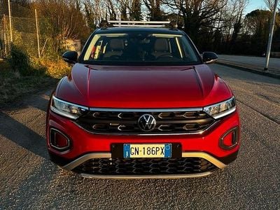 Usata VW T-Roc Life 110 CV (80 kW) 2023 Rosso SUV