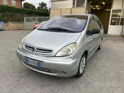 Usata Citroën Xsara Picasso Exclusive 90 CV (66 kW) 2003 Grigio Monovolume