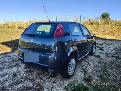 Usata Fiat Grande Punto 65 CV (47 kW) 2009 Grigio Utilitaria