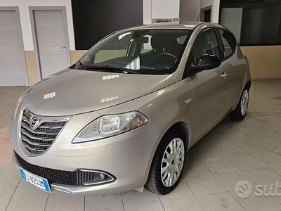 Usata Lancia Ypsilon Gold 95 CV (69 kW) 2013 Marrone Utilitaria