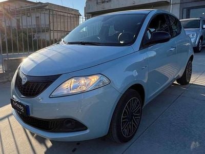 Usado Lancia Ypsilon Gold 69 HP (50 kW) 2024 Azul Citadino