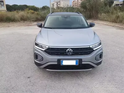 Używany VW T-Roc Life 116 KM (85 kW) 2025 Szary SUV