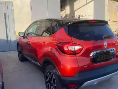 Usata Renault Captur 90 CV (66 kW) 2015 Rosso SUV