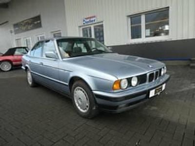 Begagnad BMW 525 170 HK (125 kW) 1990 Blå Sedan