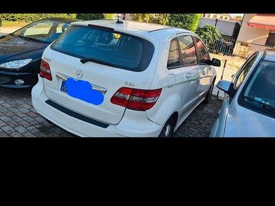 Usata Mercedes B180 116 CV (85 kW) 2011 Bianco Utilitaria