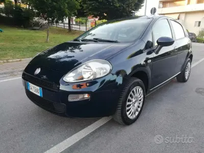 Usata Fiat Punto Street 70 CV (51 kW) 2014 Blu Utilitaria